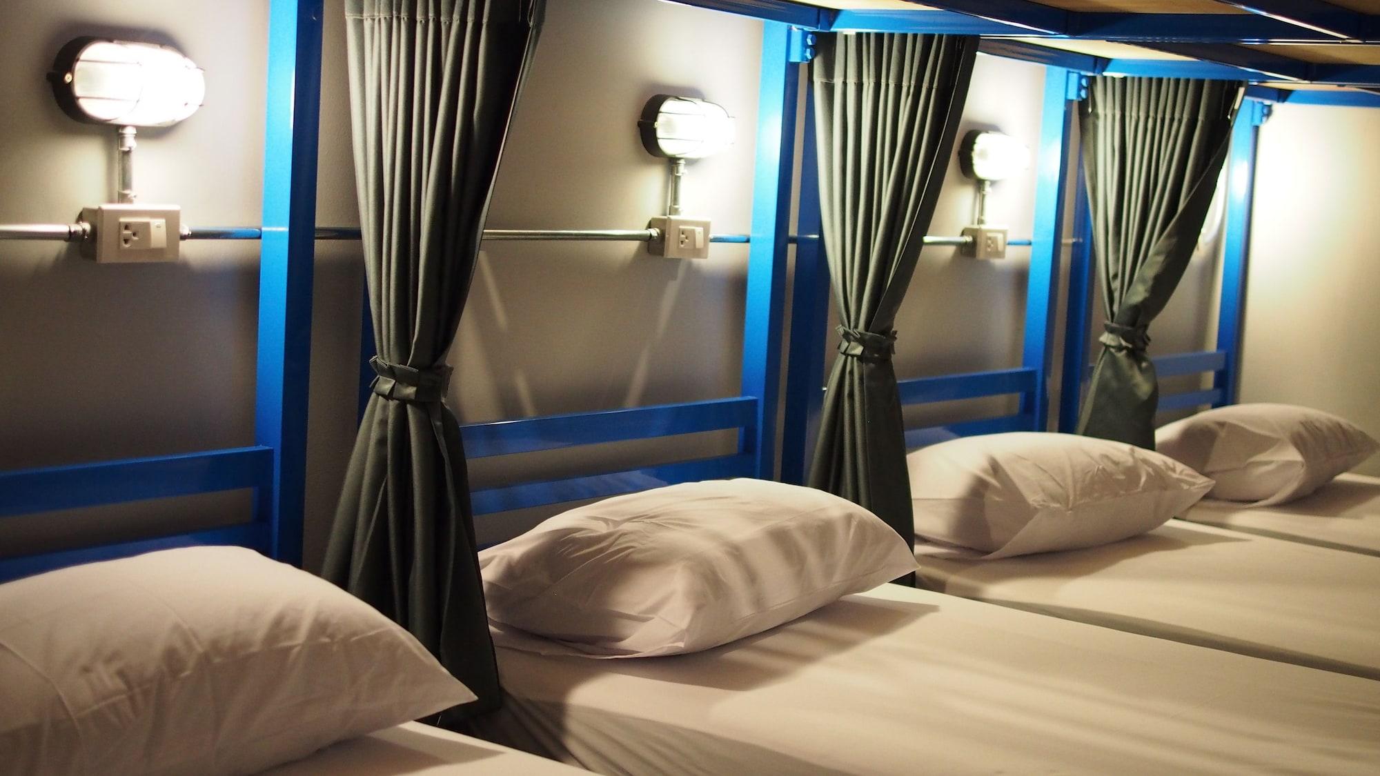 Loftel Station Hostel Bangkok Esterno foto