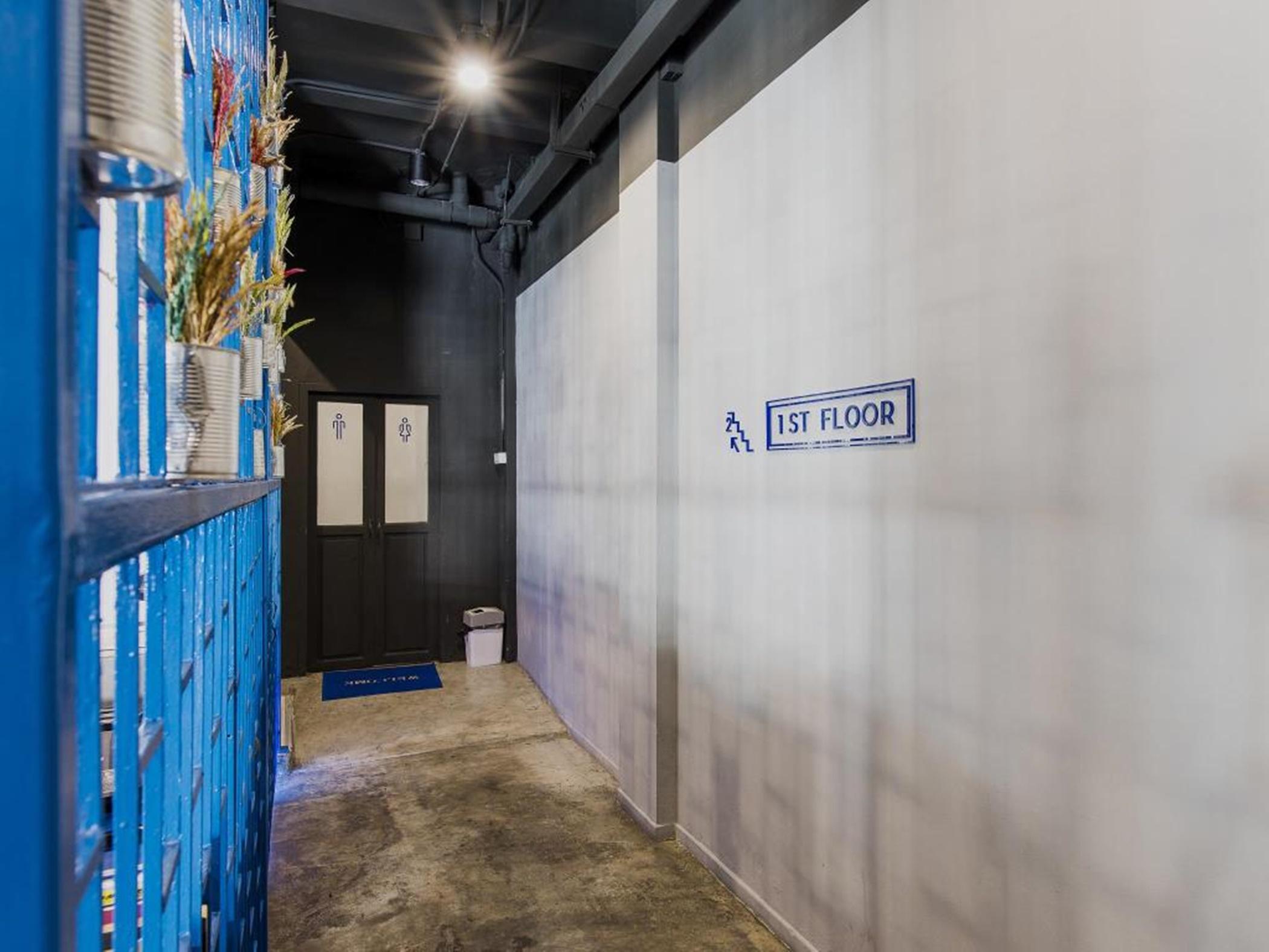 Loftel Station Hostel Bangkok Esterno foto