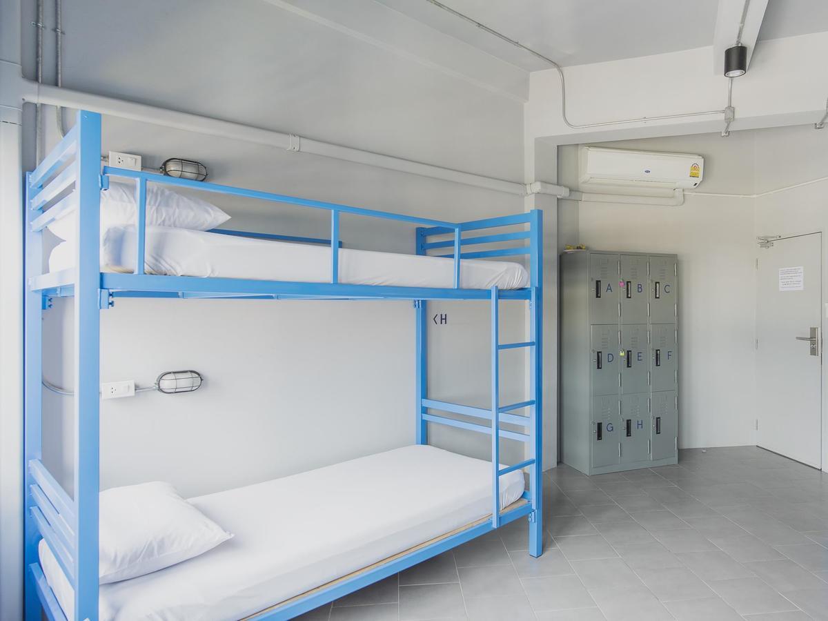 Loftel Station Hostel Bangkok Esterno foto